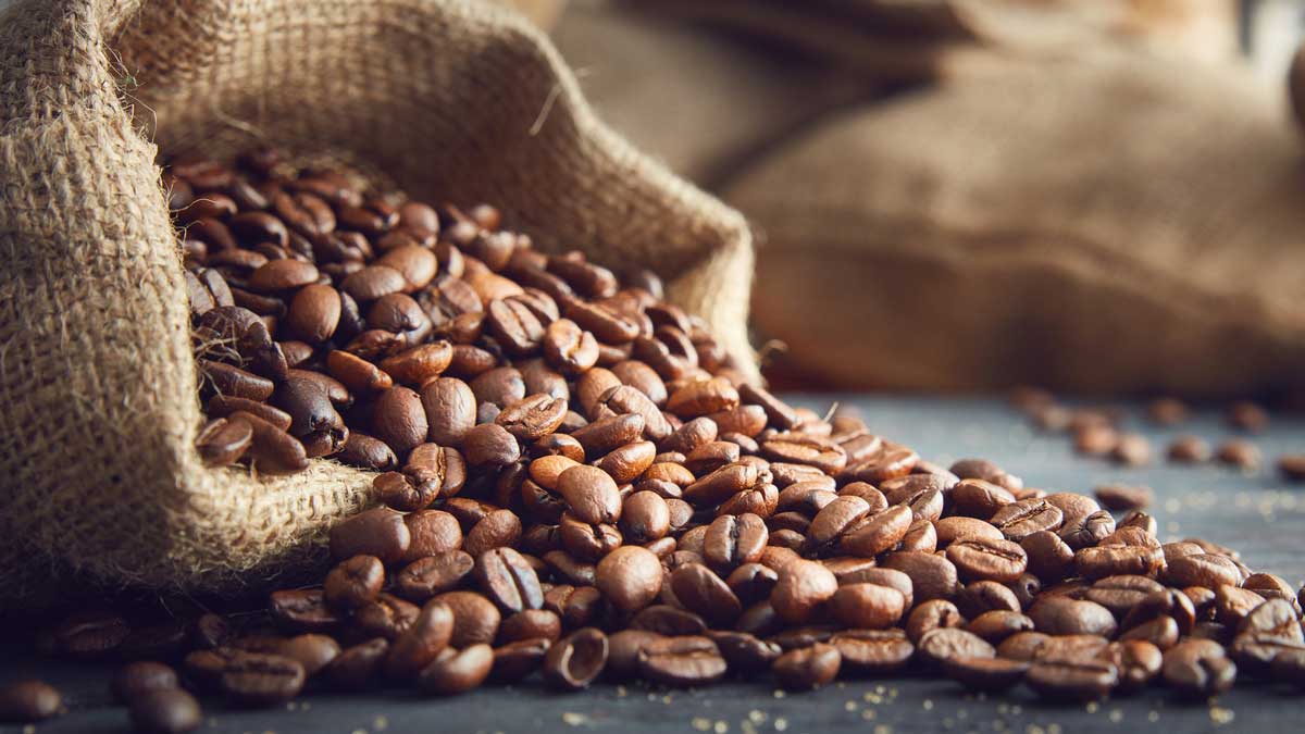 چرا قهوه ما را بیدار نگه می دارد؟